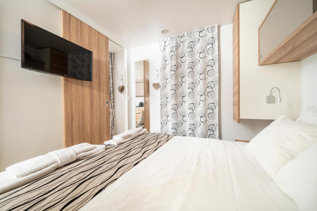 Mobile Home Joy Porton Biondi โรวีน ภายนอก รูปภาพ
